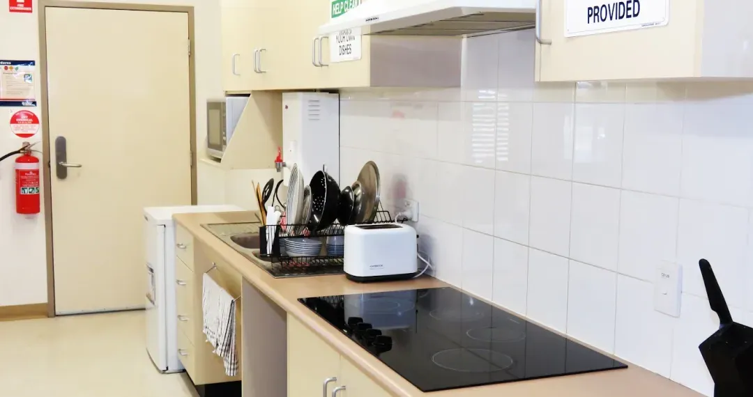 The Alice Springs Student Accommodation, offer single and  twin share rooms & as well as communal kitchen areas