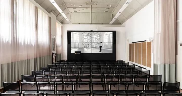 Collaborative learning space for postgraduate and executive education classes, equipped with web and video conferencing