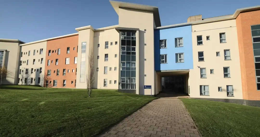 Belmont Accommodation is right in the middle of campus and only a 10 minute walk to the city centre