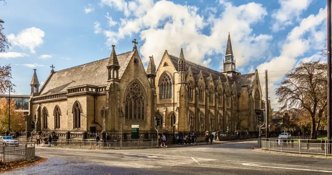 The Maurice Keyworth Building business school contains state-of-the-art lecture theaters, seminar rooms & study spaces