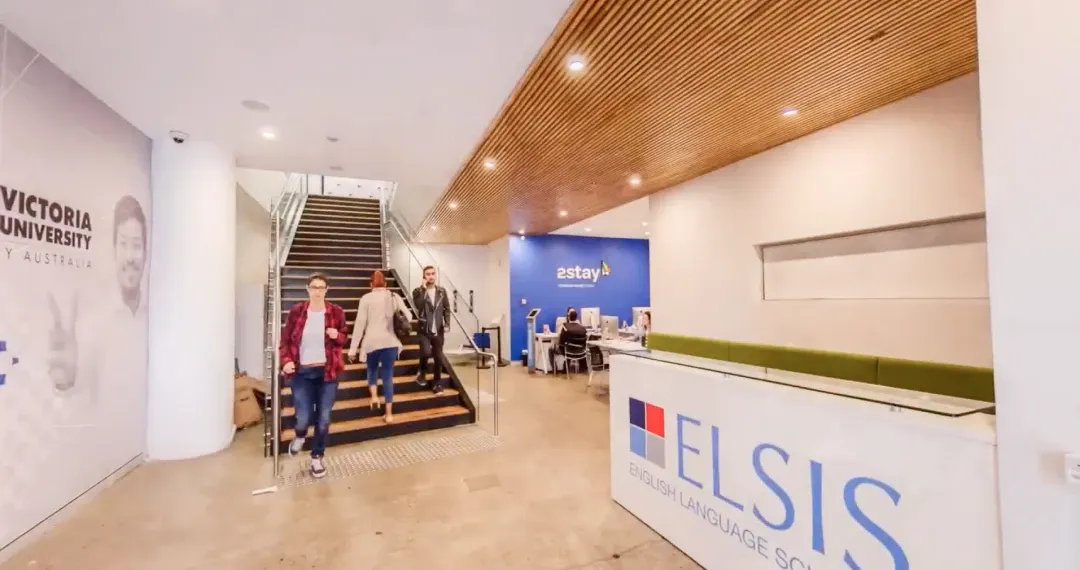 Reception, provide a warm welcome with a vibrant feel