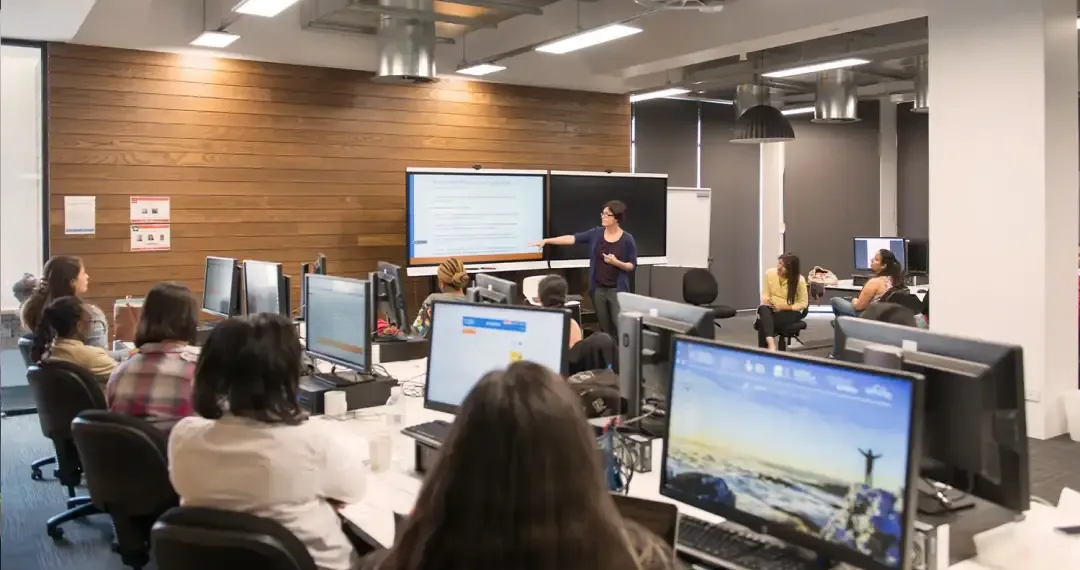 Collaborative Classroom, enjoy the latest digital learning technologies and project spaces