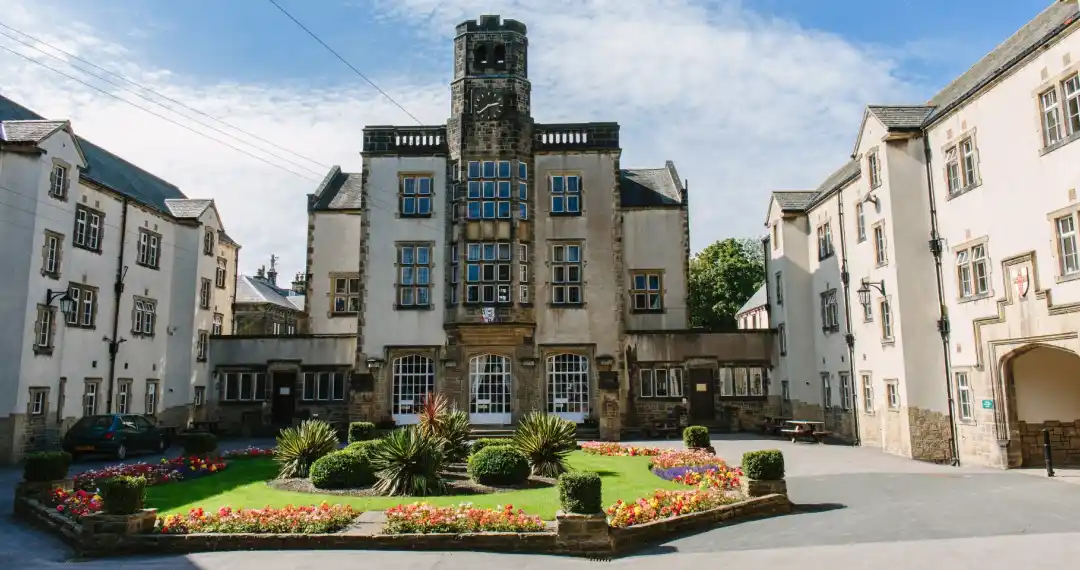 Situated in a quiet residential area just one mile from the main campus, Devonshire Hall
