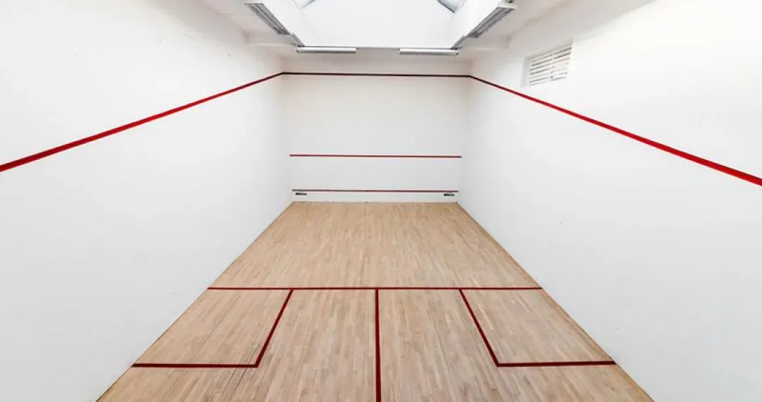 The Devonshire Hall squash courts are available for students living in the residence