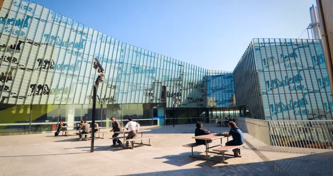 Footscray Park, restaurants and cafes, learning commons, world-class sports science facilities, and a pool and gym