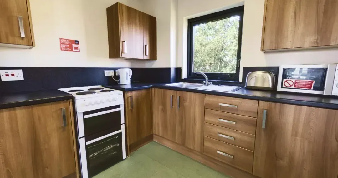 Forbes Hall is self-catered, meaning each flat has a shared, fully equipped kitchen for student
