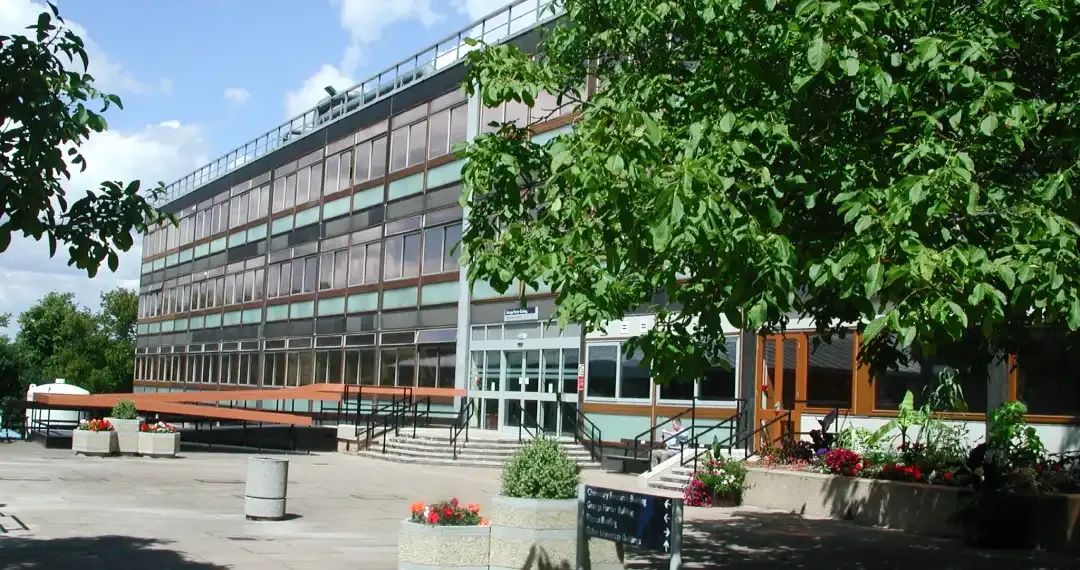 George Porter houses state-of-the-art chemistry laboratories equipped for both undergraduate teaching and research