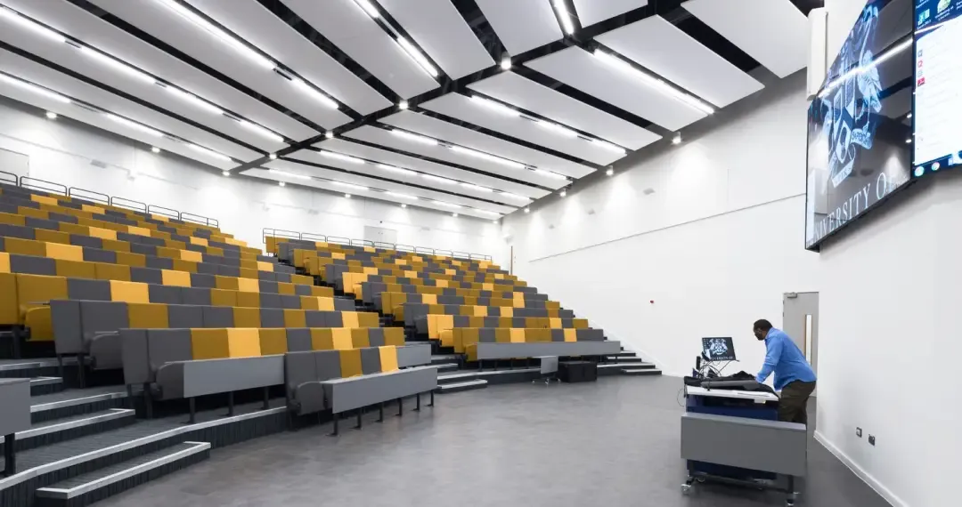 Isaac Newton Lecture Lecture Theatre provide 500-seat with advanced audio-visual technology