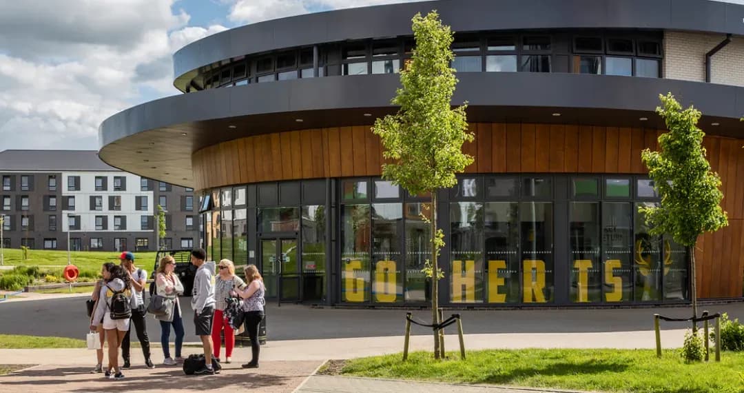 The Oval is home to the state-of-the-art 50 station gym with a range of cardiovascular and resistance machines