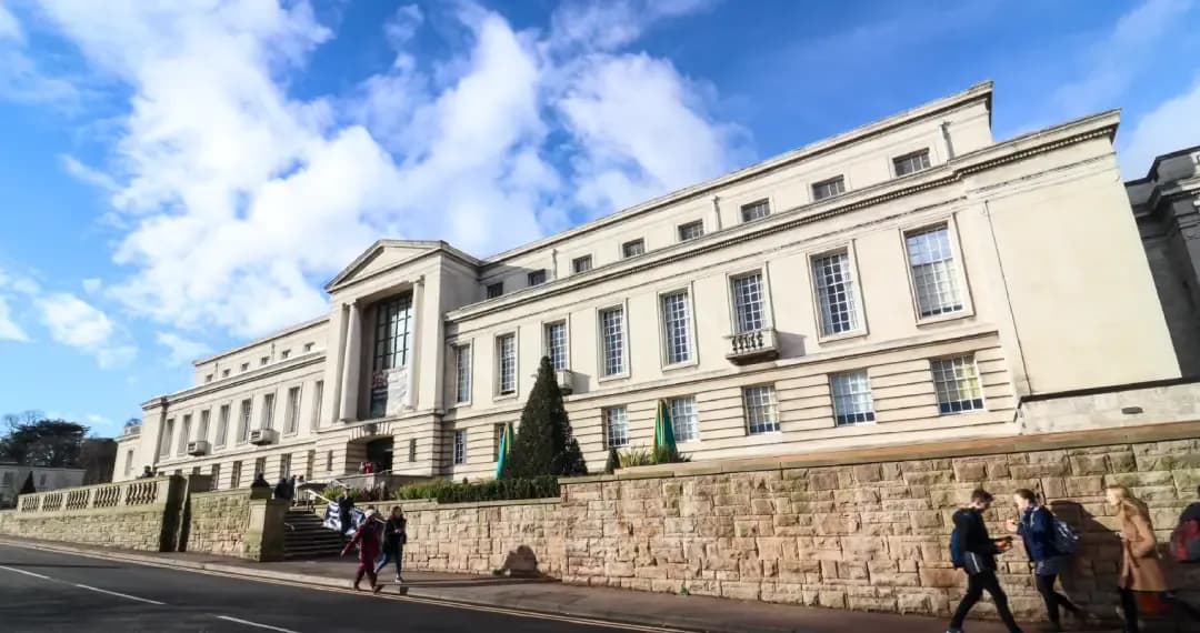 Portland Building is a central hub houses key student services, social spaces, cafés, restaurants, and retail stores