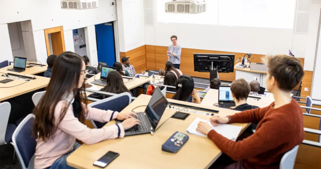 Roger Stevens digital lecture theaters have been designed to enhance your learning experience