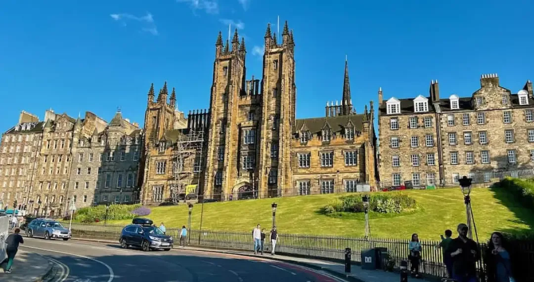 Royal Mile is a historic street in Edinburgh’s Old Town, to the Palace of Holyroodhouse