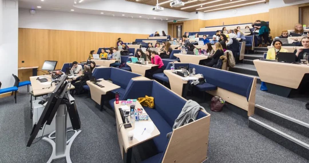 School of Dentistry lecture theatre combines the latest innovations in digital technology and aids group work