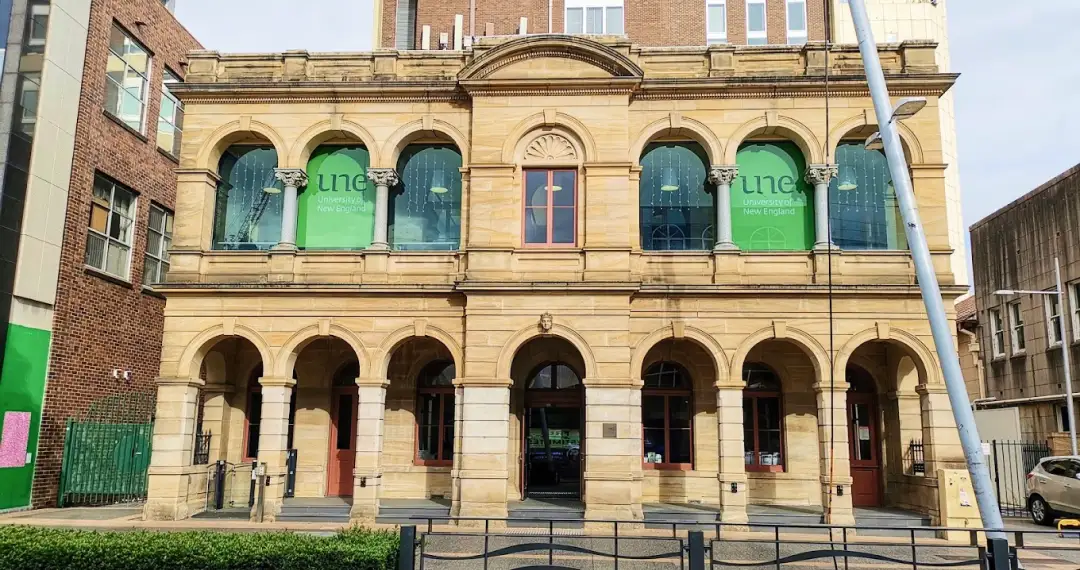 Sydney Campus, offering students access to UNE’s high-quality education in a major metropolitan area