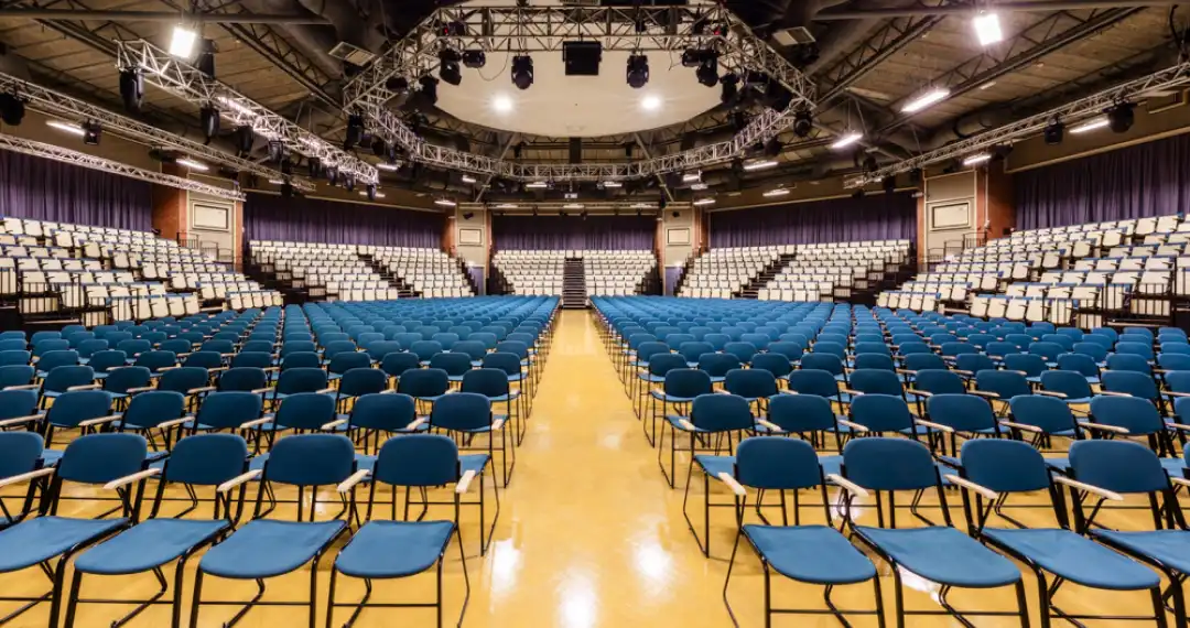 The centre has a substantial capacity, able to hold up to 1,200 people, which makes it suitable for larger events