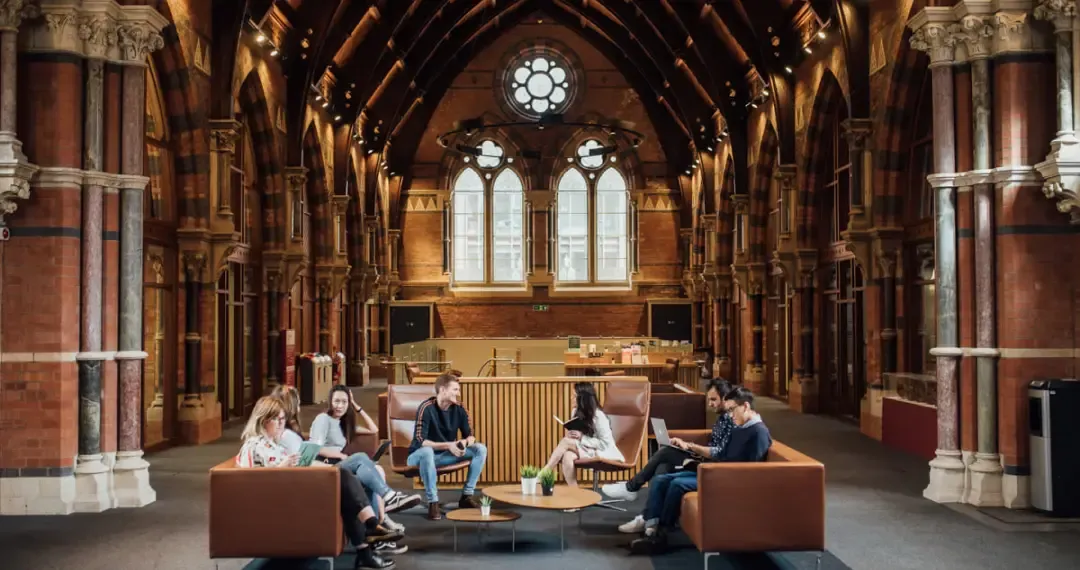 The Thomas J. Moran Graduate School offers silent study is a hi-tech space that can accommodate up to 65 students