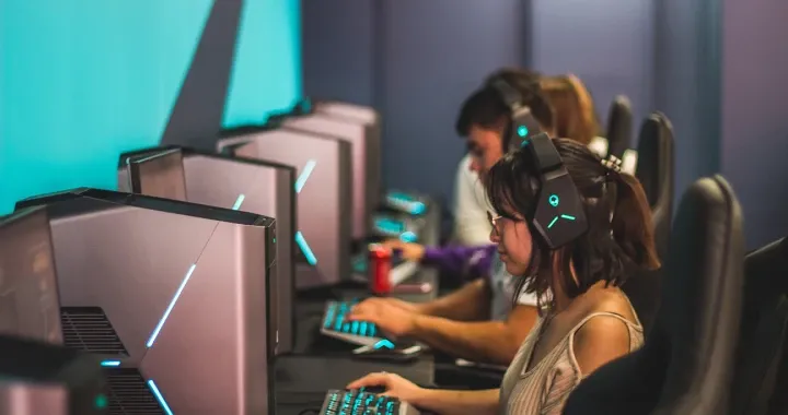 The UC Esports Lounge is Canberra’s premier gaming venue and offers a custom-designed