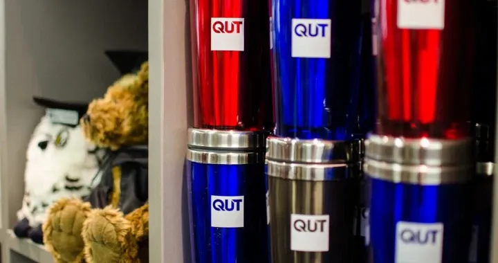 Offering gocard services, confectionery, snacks, ice creams, drinks, text and reference books, lab coats, gifts, stationery, QUT branded apparel and merchandise and lots more