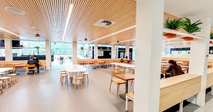 Discover UniSA Magill's food vendors. Enjoy coffee, snacks, fresh meals and more while on campus