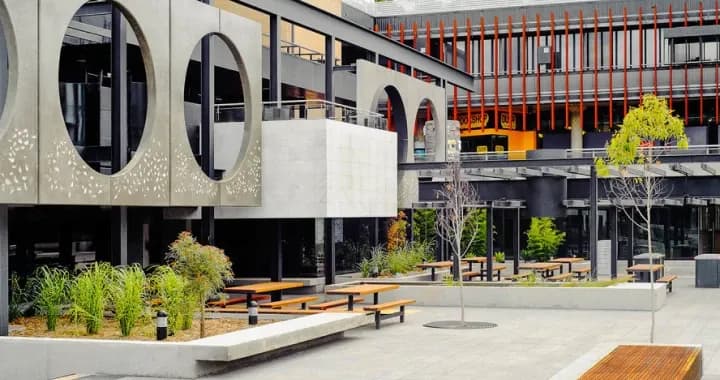 Geelong Waurn Ponds Campus, The campus features expansive landscaped grounds and extensive sporting facilities