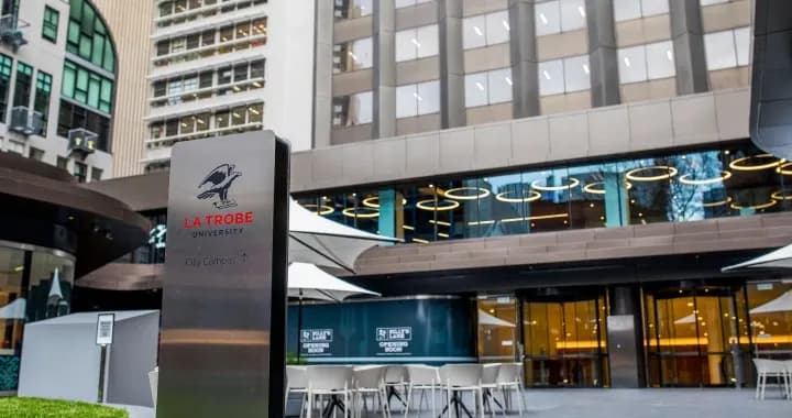 Based at 360 Collins St, we offer postgraduate courses across business, health and law