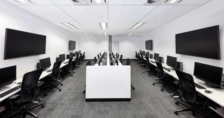 A further 180 informal learning seats are configured in booths, desks, chairs and lounges