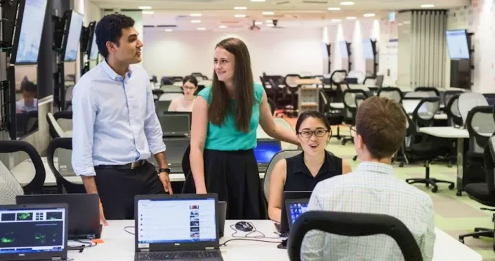 Biomedical Sciences E-Learning Suites allow students to analyse cells in an environment that mimics the consultative nature of a working lab