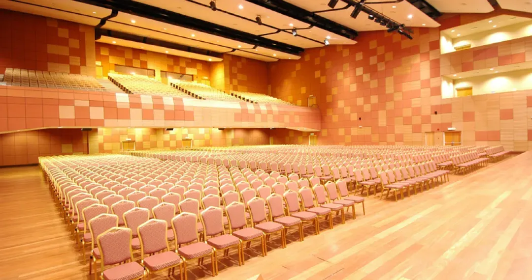 Great Hall can accommodate over 2,000 people, making it suitable for large gatherings equipped with projectors