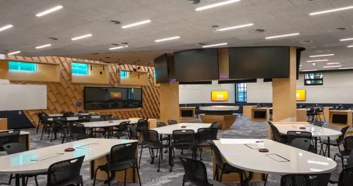 Hone & Stirling Teaching Space - rounded classroom with interactive touchscreen digital wall