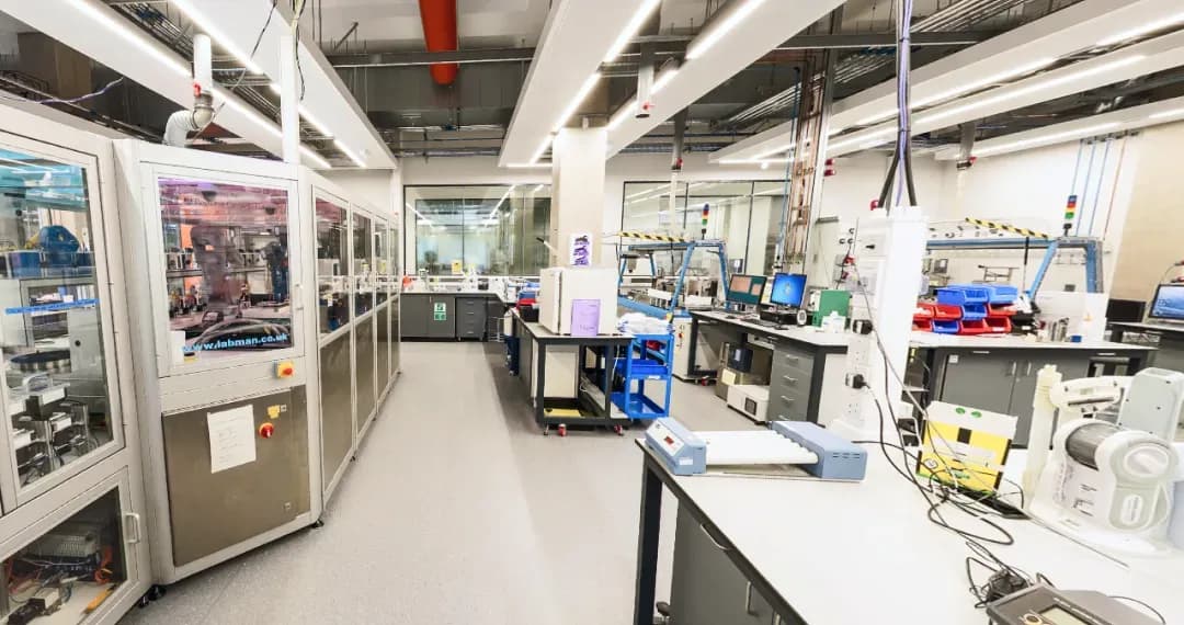 Robot Laboratory, robotics and automated systems to perform high-throughput experimentation