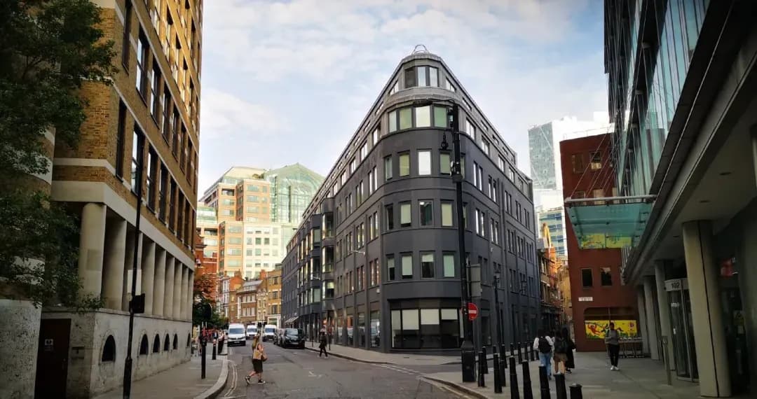 The London campus is conveniently located at the heart of London’s financial district.