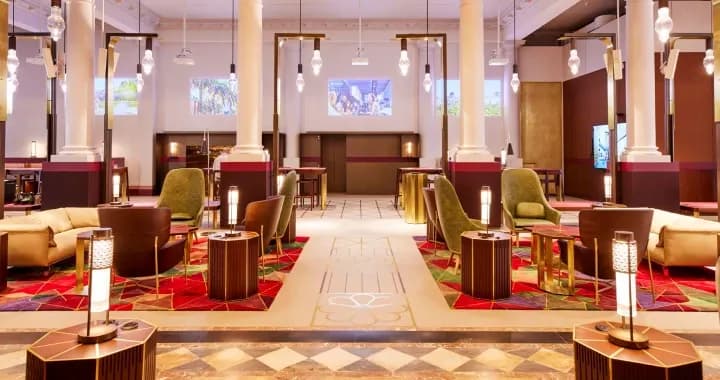 Campus Lounge
