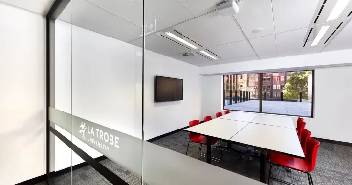 Our two consulting rooms can seat 4 people and are ideal for one-on-one learning sessions or interviews