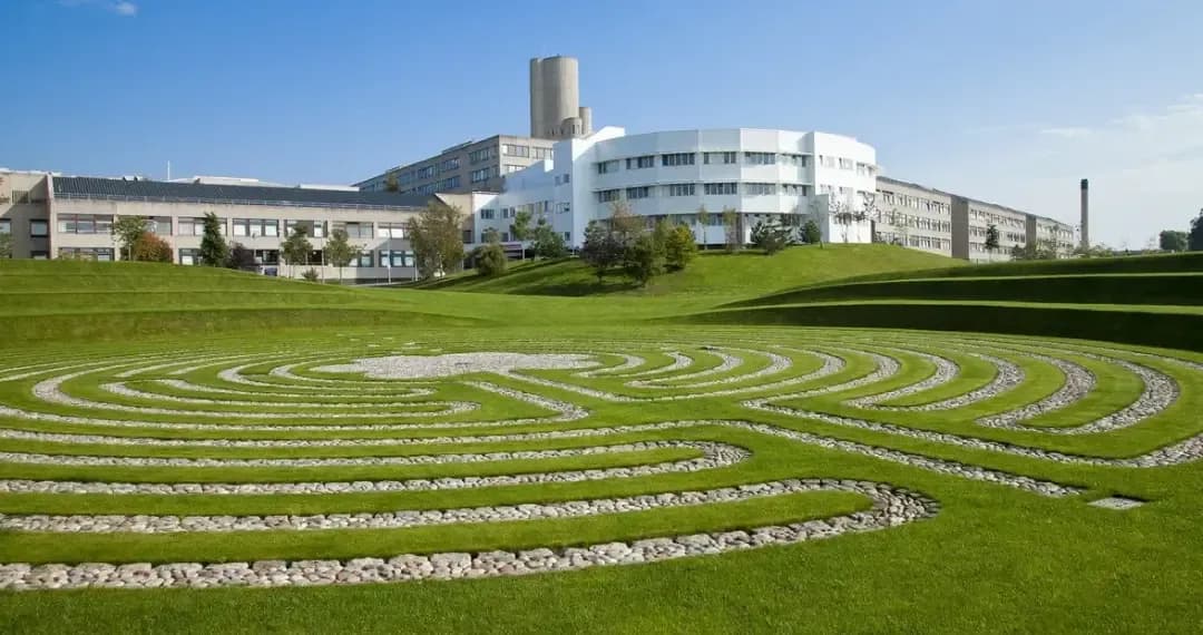 Ninewells Campus consists of Ninewells Hospital and Medical School.