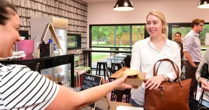 Communal area for you to access, this space offers an area for quiet study or group assessment work