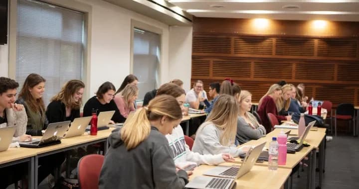 Lecture room with complete facilities such as wifi and theatre