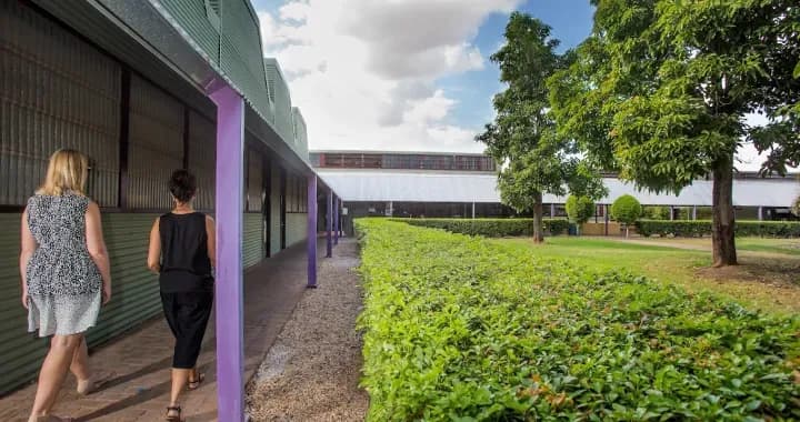 CQU Emerald Student Walk Area