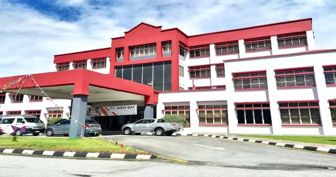 TAR Kampar campus offers modern classrooms, laboratories, computer labs, sports and recreation amenities