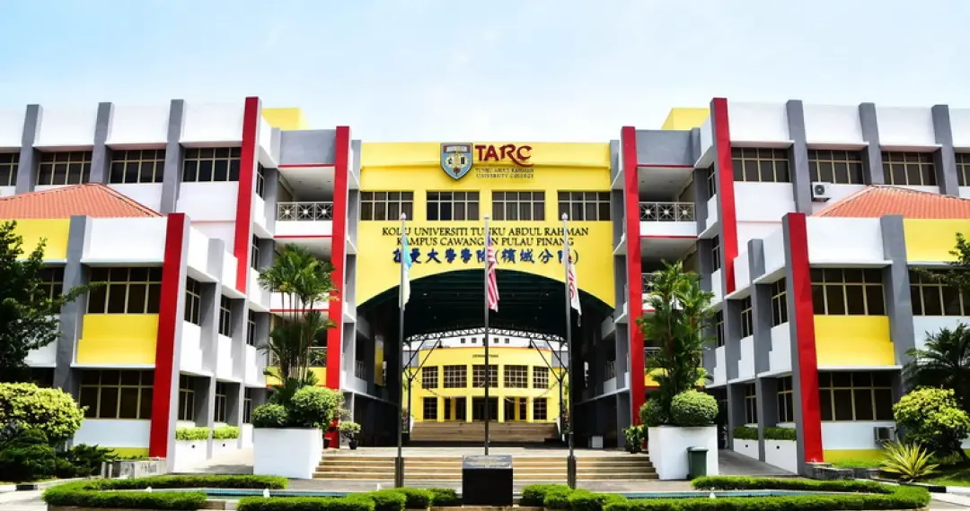 TAR Tanjung Bungah campus serves lecture theatres, labs, library, student spaces, and other academic support