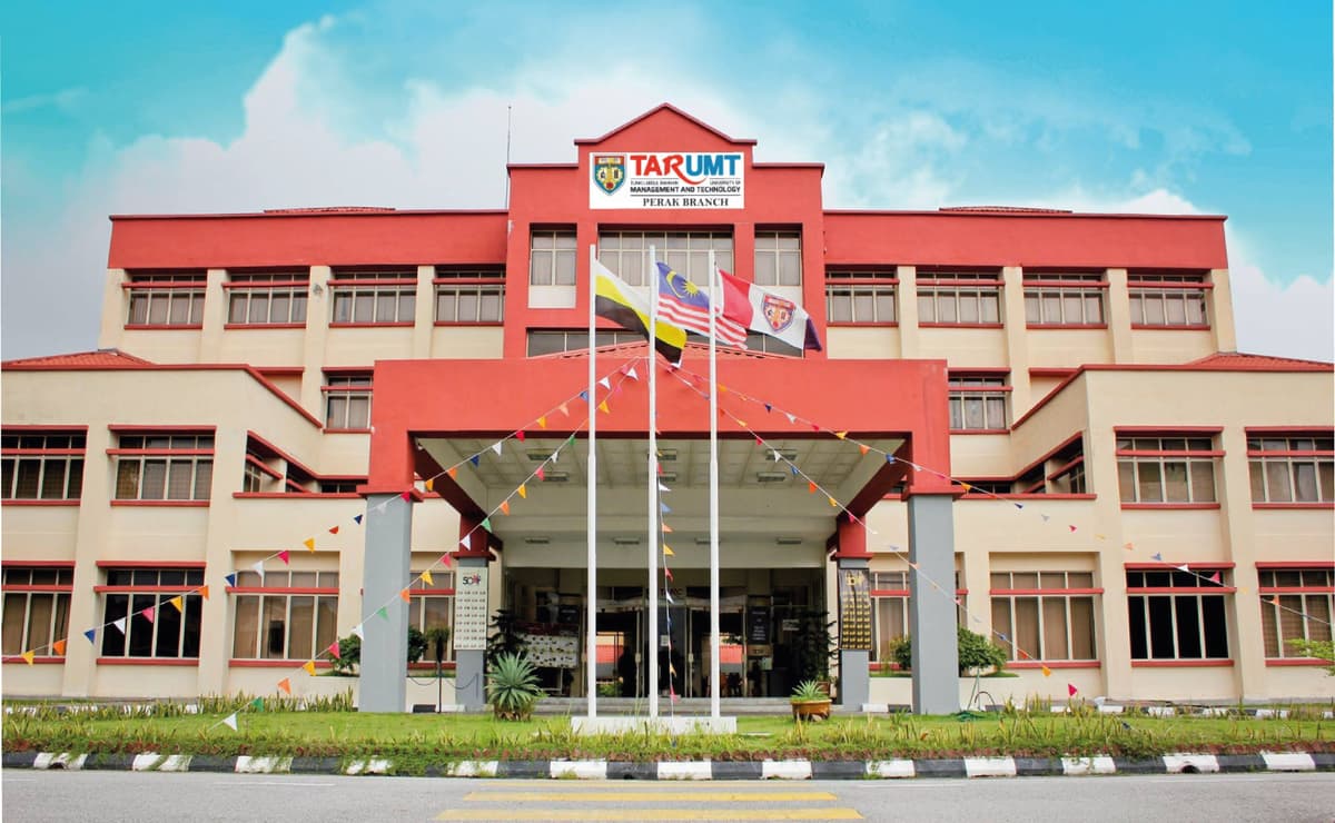 TAR UMT Kampar campus offers modern classrooms, laboratories, computer labs, sports and recreation amenities