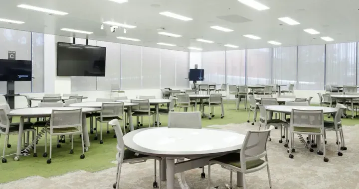 Tutorial room with teleconferencing facilities